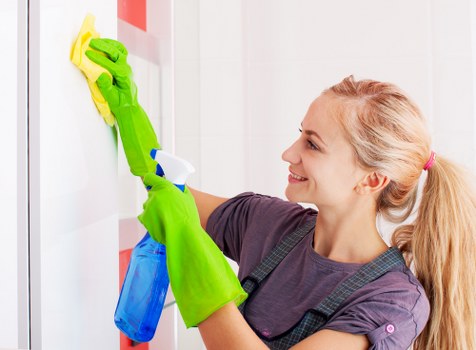 Professional oven cleaner in Westkensington restoring a greasy kitchen oven